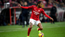 25 ноября. Москва. "Спартак" - "Крылья Советов" - 3:1. В игре Луиз Адриану.