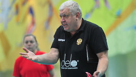 27 ноября. Новогорск. Женская сборная России готовится в ЧЕ-2018 по гандболу. Евгений Трефилов.