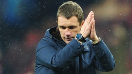 27 ноября. Москва. Лужники. ЦСКА - "Виктория" - 1:2. Главный тренер армейцев Виктор Гончаренко.