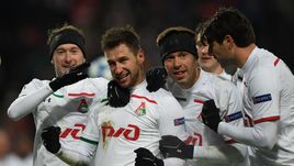 28 ноября. Москва. Черкизово. "Локомотив" - "Галатасарай" - 2:0. 43-я минута. Гжегож Крыховяк и его партнеры празднуют первый гол.