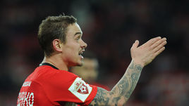 Ещенко не согласился с критикой. Игрок "Спартака" стал отвечать фанатам