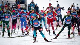 2 декабря. Поклюка. Биатлонисты во время гонки.