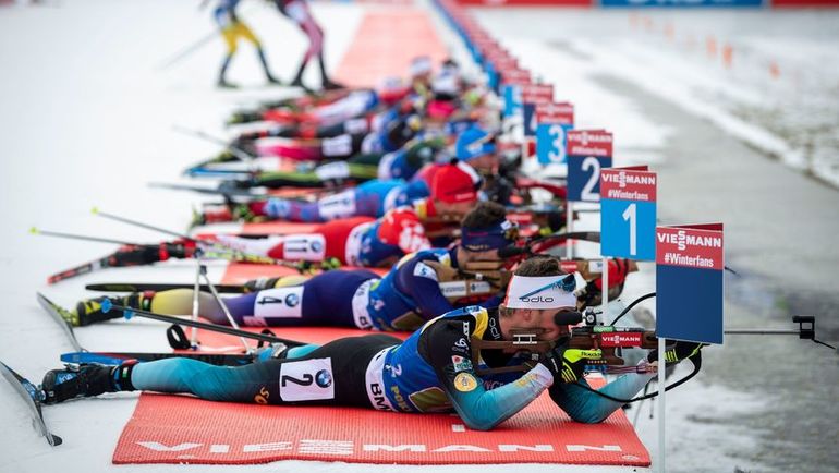 2 декабря. Поклюка. Биатлонисты на огневом рубеже. Фото AFP 2 декабря. Поклюка. Биатлонисты на огневом рубеже. Фото AFP
