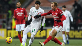 2 декабря. Москва. "Спартак" - "Локомотив" - 2:1. Антон Миранчук и капитан красно-белых Денис Глушаков.