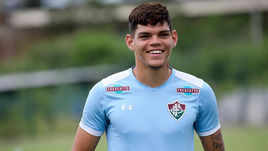 Айртон Лукас.