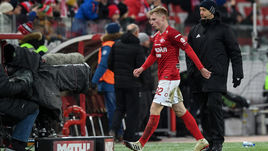 2 декабря. Москва. "Спартак" - "Локомотив" - 2:1. Удаленный Николай Рассказов покидает поле.