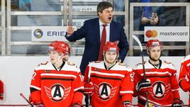 Главный тренер "Авто" Андрей Мартемьянов и его команда.