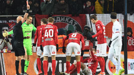 2 декабря. Москва. "Спартак" - "Локомотив" - 2:1. Эпизод с удалением Николая Рассказова.