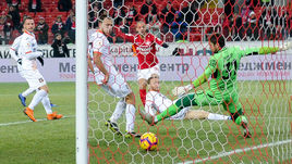 5 декабря. Москва. Тушино. "Спартак" - "Урал" - 1:1. 48-я минута. Софьян Ханни (в центре) открывает счет.