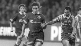 27 сентября 1995 года. Москва. "Спартак" - "Легия" - 2:1.+ С мячом Сергей Юран.