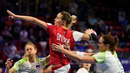 4 декабря. Нанси. Россия – Словения – 27:29. В атаке Дарья Дмитриева (в центре).