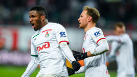 8 декабря. Москва. "Локомотив" - "Оренбург" - 2:1. Автор победного дубля - Джефферсон Фарфан (слева).