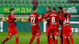 8 декабря. Каспийск. "Анжи" - "Спартак" - 0:3. 45-я минута. Гости празднуют первый забитый мяч.