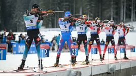 На первом этапе Кубка мира Александр Логинов (№ 3) дважды финишировал третьим.