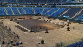 "Концерт "Ленинграда" на футбольном стадионе провести сложнее, чем хоккей". Как "Газпром Арена" готовится к "Зимней классике"