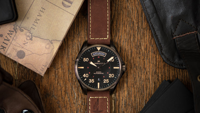 Khaki Pilot Day Date | H64605531 | 42 mm. Khaki Pilot Day Date | H64605531 | 42 mm.