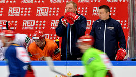 12 декабря. Москва. Алексей Жамнов и Илья Воробьев (справа) на тренировке сборной России.