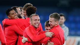 12 декабря. Вильярреала. Денис Глушаков (в центре).