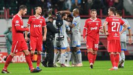 3 октября. Москва. Черкизово. "Локомотив" - "Шальке" - 0:1. Разочарование железнодорожников после матча.