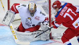 15 декабря. Москва. Россия - Чехия - 7:2. В атаке Кирилл Карпизов.