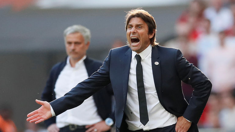 Антонио Конте (справа) и Жозе Моуринью. Фото REUTERS Антонио Конте (справа) и Жозе Моуринью. Фото REUTERS