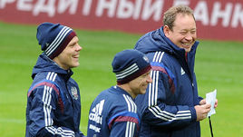 11 октября 2015 года. Москва. Тренировка сборной России. Александр Кокорин, Павел Мамаев и Леонид Слуцкий (слева направо).