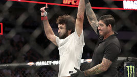 Забид Магомедшарипов (слева) проведет бой с Джереми Стивенсом.