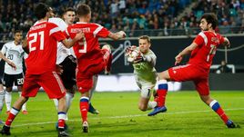 15 ноября. Лейпциг. Германия - Россия - 3:0. Россияне завершили удачный год ЧМ-2018 поражениями от Германии в товарищеской игре и от Швеции в споре за выход в элитный дивизион Лиги наций. Но это далеко не самое страшное.