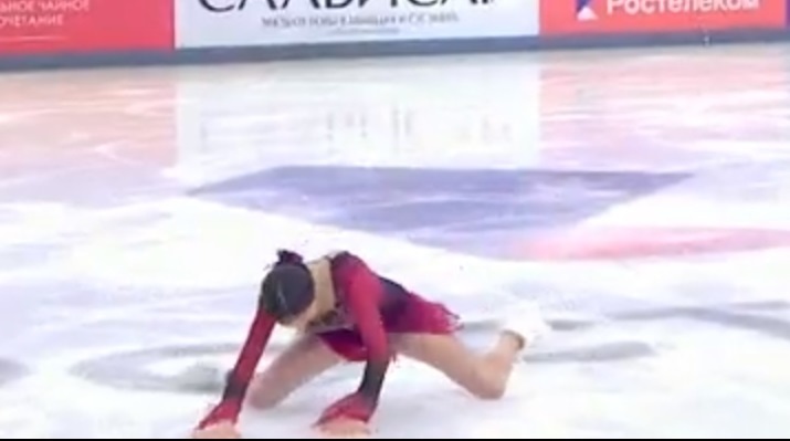 Евгения Медведева допустила падение в короткой программе на чемпионате России. Евгения Медведева допустила падение в короткой программе на чемпионате России.