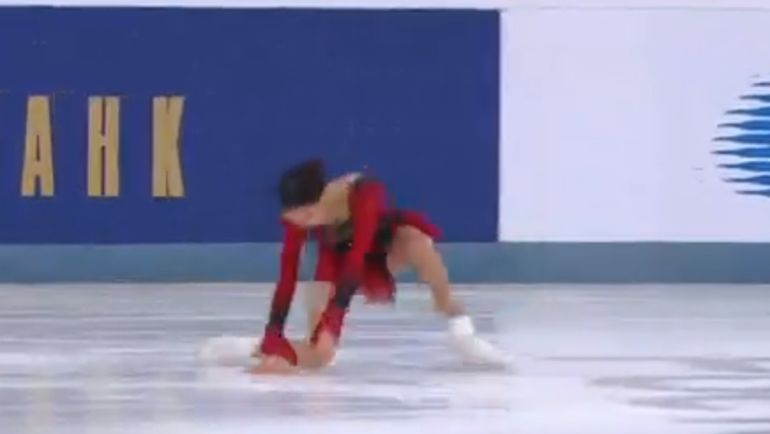 Евгения Медведева допустила падение в короткой программе на чемпионате России. Евгения Медведева допустила падение в короткой программе на чемпионате России.