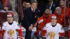 28 декабря. Ванкувер. Чехия - Россия - 1:2. Валерий Брагин (второй слева) руководит игрой своей команды.