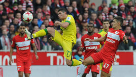 2017 год. Хавбек "Анжи" Аяз Гулиев (№ 77) в матче со "Спартаком".