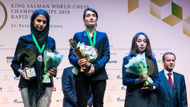 Екатерина Лагно (в центре).