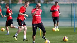 Аяз Гулиев (в центре).