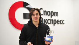 10 января. Защитник молодежной сборной России по хоккею и ЦСКА Александр Романов в гостях у редакции "Спорт-Экспресс".