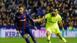 Серхио Бускетс (справа).