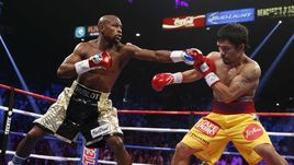 3 мая 2015 года. Лас-Вегас. Флойд Мейвезер (слева) и Мэнни Пакиао.