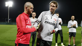 Аяз Гулиев и Олег Кононов на тренировке во время сбора "Спартака" в Дубае.