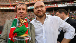 5 мая 2018 года. Москва. Черкизово. "Локомотив" - "Зенит" - 1:0. Юрий Семин и Илья Геркус после золотого матча.