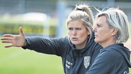 "Выбираю игроков по размеру члена". В Германии мужской футбольный клуб впервые возглавила женщина