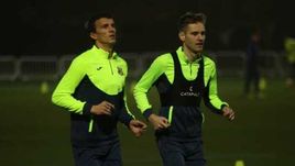 18 января. Доха. Роман Еременко (слева) и Арсений Логашов на тренировке "Ростова".