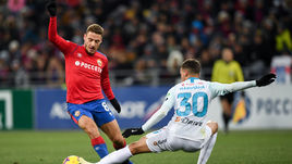 11 ноября 2018. Москва. ЦСКА - "Зенит" - 2:0. Армеец Никола Влашич против защитника питерцев Эмануэля Мамманы.