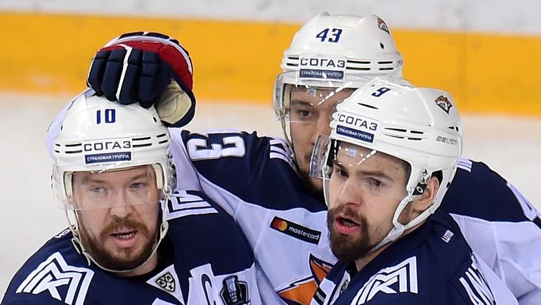 Виктор Антипин (справа). Фото photo.khl.ru Виктор Антипин (справа). Фото photo.khl.ru