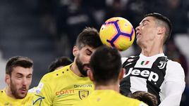 21 января. Турин. "Ювентус" - "Кьево" - 3:0. В игре Криштиану Роналду (справа).