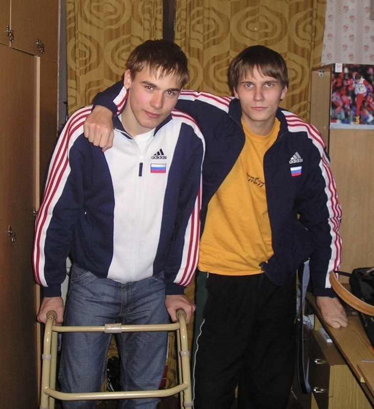 Декабрь 2005 года. Антон Шипулин впервые пришел навестить Илью Трифанова после аварии. Фото Личный архив Ильи Трифанова Декабрь 2005 года. Антон Шипулин впервые пришел навестить Илью Трифанова после аварии. Фото Личный архив Ильи Трифанова