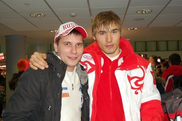 Встреча Антона Шипулина в аэропорту после ОИ-2010 в Ванкувере. Фото Личный архив Ильи Трифанова Встреча Антона Шипулина в аэропорту после ОИ-2010 в Ванкувере. Фото Личный архив Ильи Трифанова