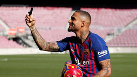 22 января. Барселона. Кевин-Принс Боатенг: презентация на "Камп Ноу".