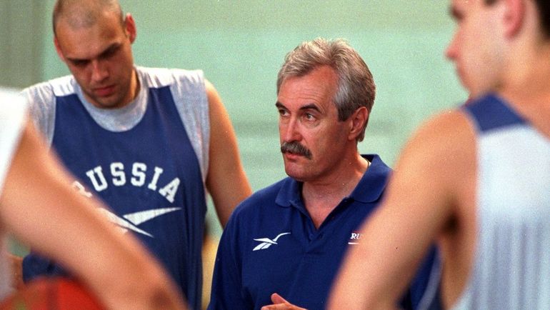 Сергей Белов (в центре). Сергей Белов (в центре).