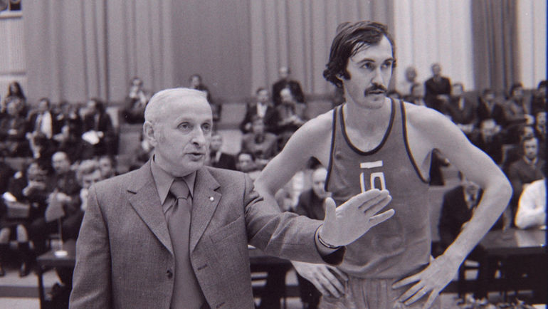 Сергей Белов (справа). Сергей Белов (справа).