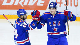 Николая Прохоркин (справа).